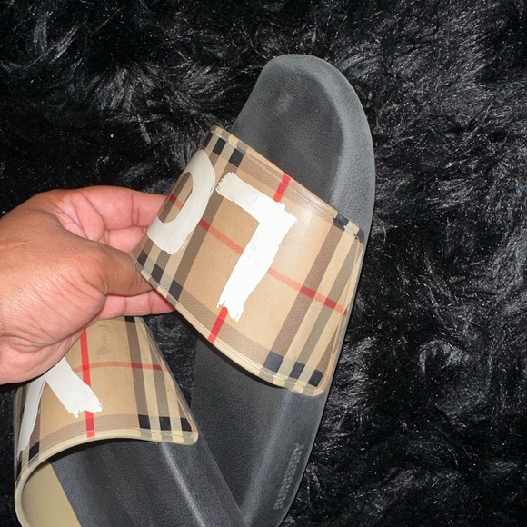 Burberry LOVE Slides - Picture 3 of 9